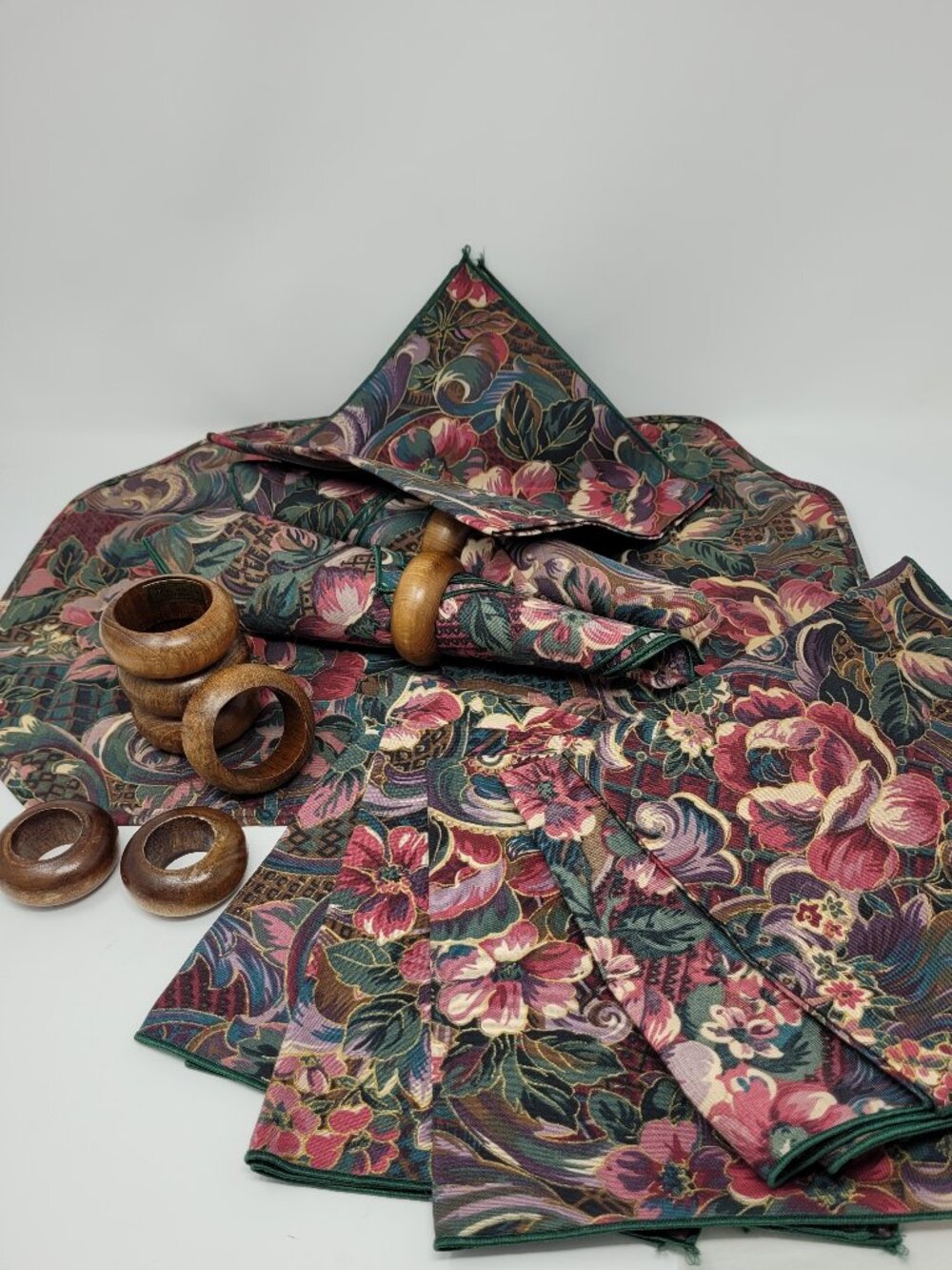Burma Teak 8pc Napkin Rings & Jewel Tone Floral Tapestry Placemat Napkin Set 17